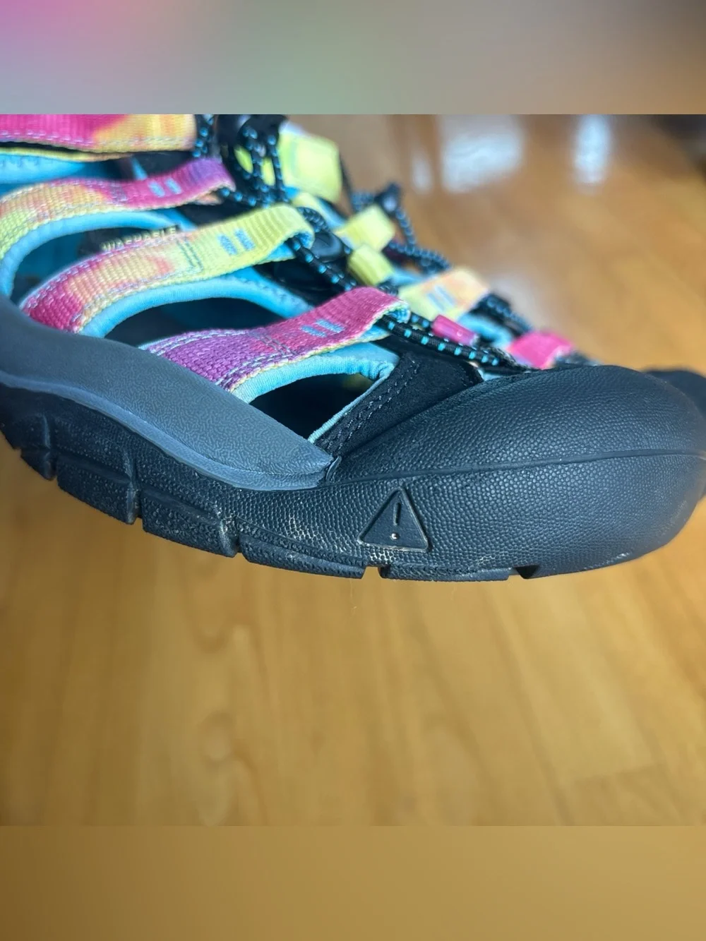 KEEN Newport H2 Tie-dye Sandals Colorful Rainbow Youth Kids Sz 7 Hiking Shoes